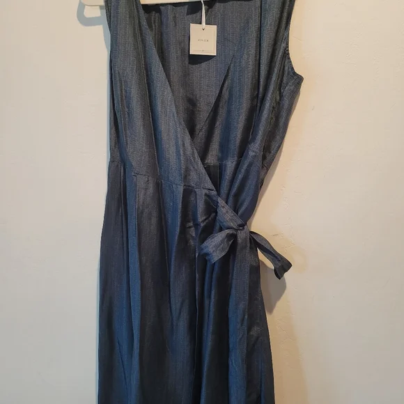gap silk dress Women's The Occasion Fit And Flare Satin Halter Midi Dress - Black